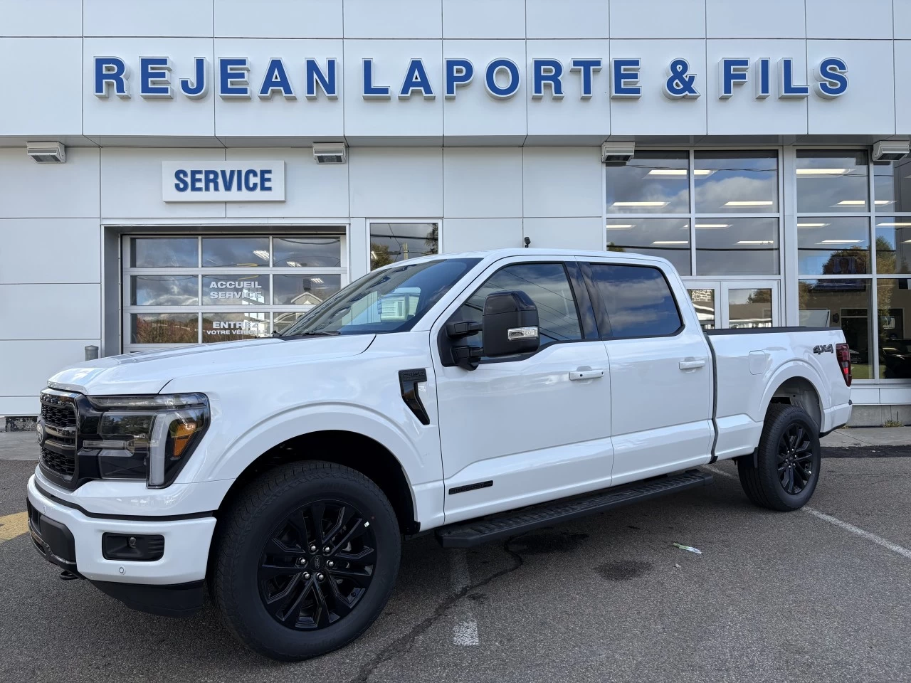 2026 Ford F-150 LARIAT Main Image