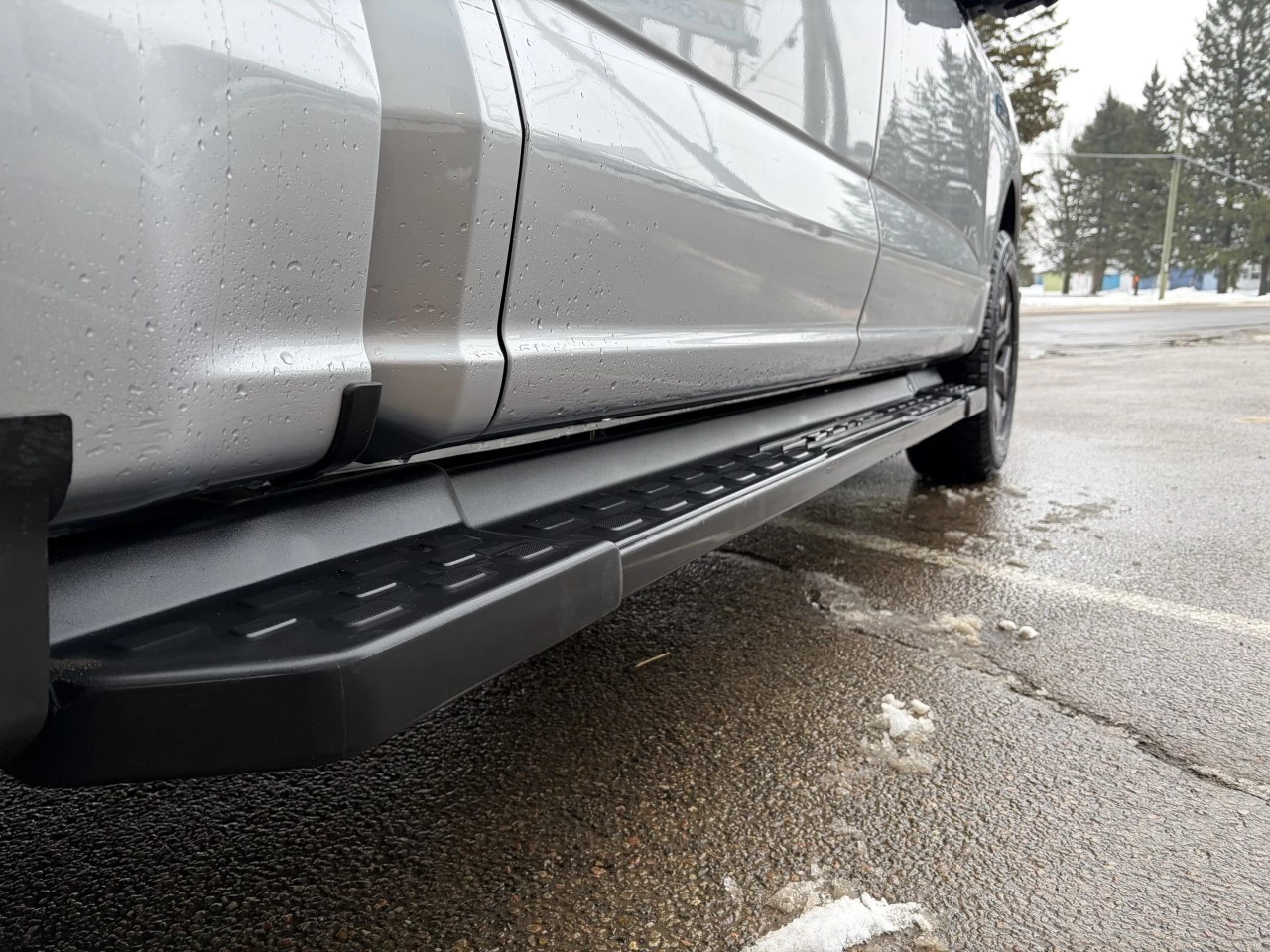 2024 Ford F-150 Lightning FLASH 131Kwh GROSSE BATTERIE, ECRAN 15 POUCES, VOLANT CHAUFFANT ADMISSIBLE iVMLZE https://www.st-norbertford.com/resize/b990ff35b810a3abc0cc817b2ca24889-1