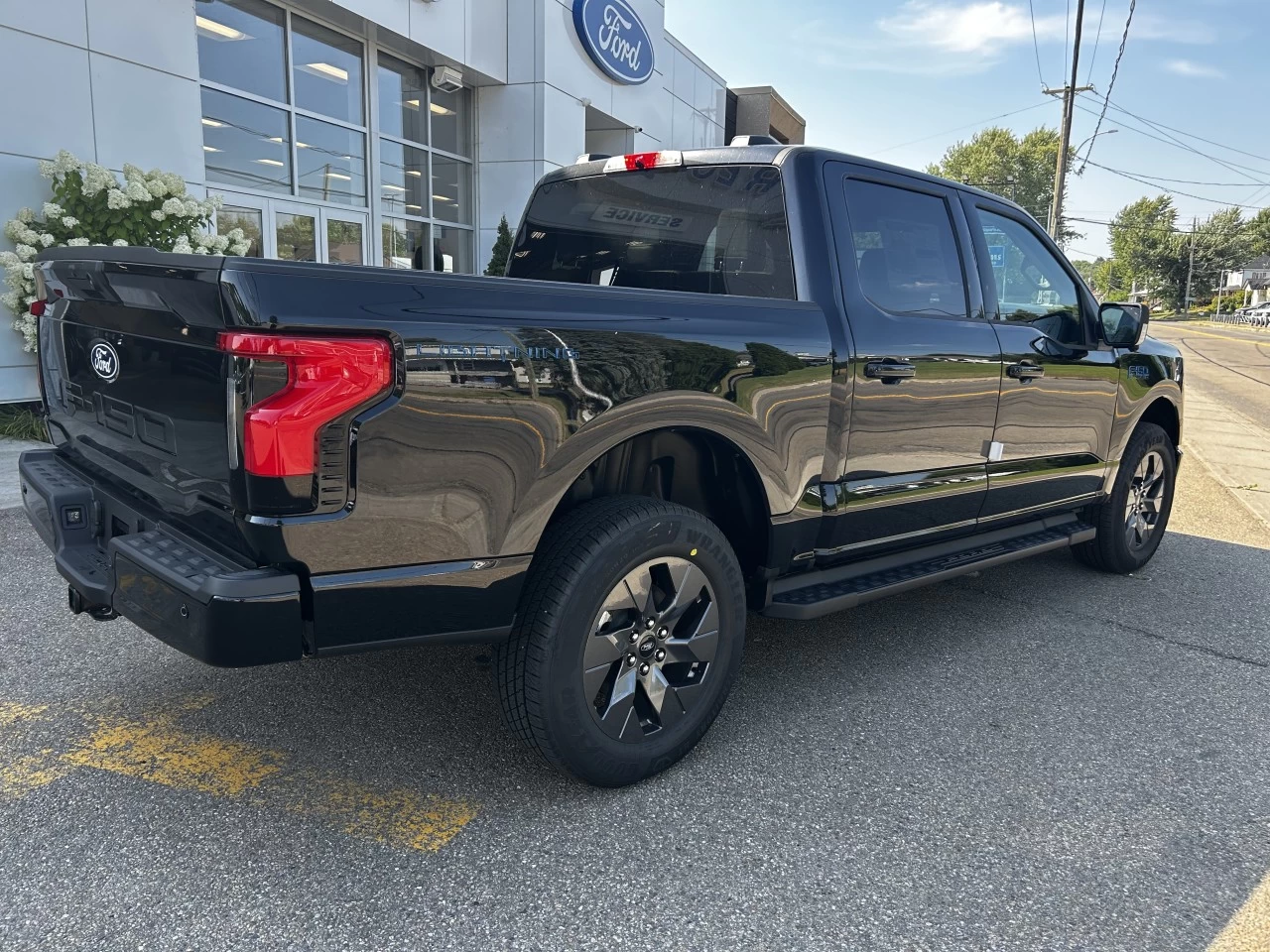 2025 Ford F-150 Lightning FLASH https://www.st-norbertford.com/resize/b990ff35b810a3abc0cc817b2ca24889-1
