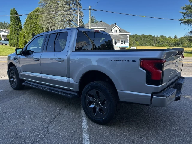 Ford F-150 Lightning FLASH 4x4 2025