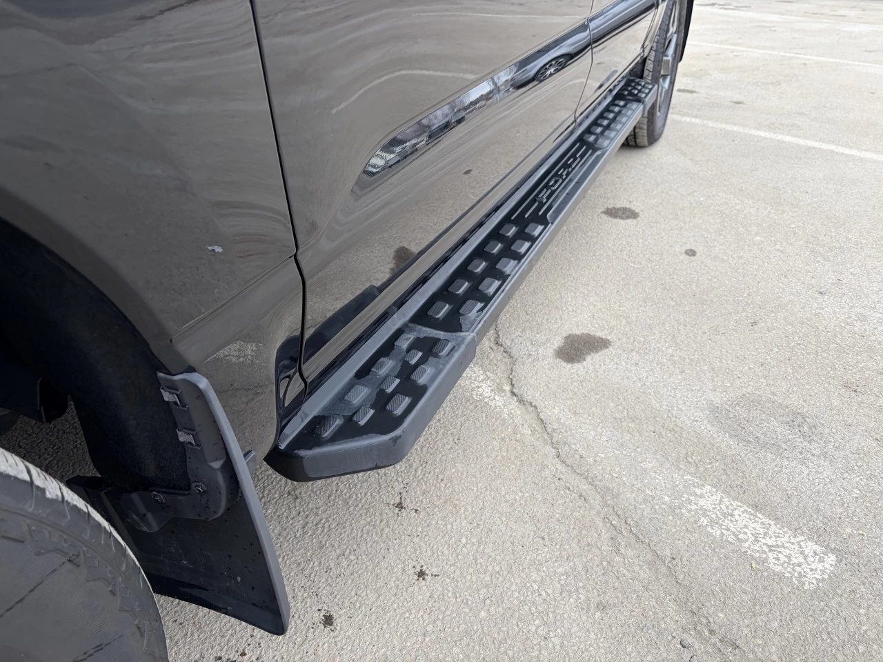 2025 Ford F-150 Lightning FLASH https://www.st-norbertford.com/resize/b990ff35b810a3abc0cc817b2ca24889-1