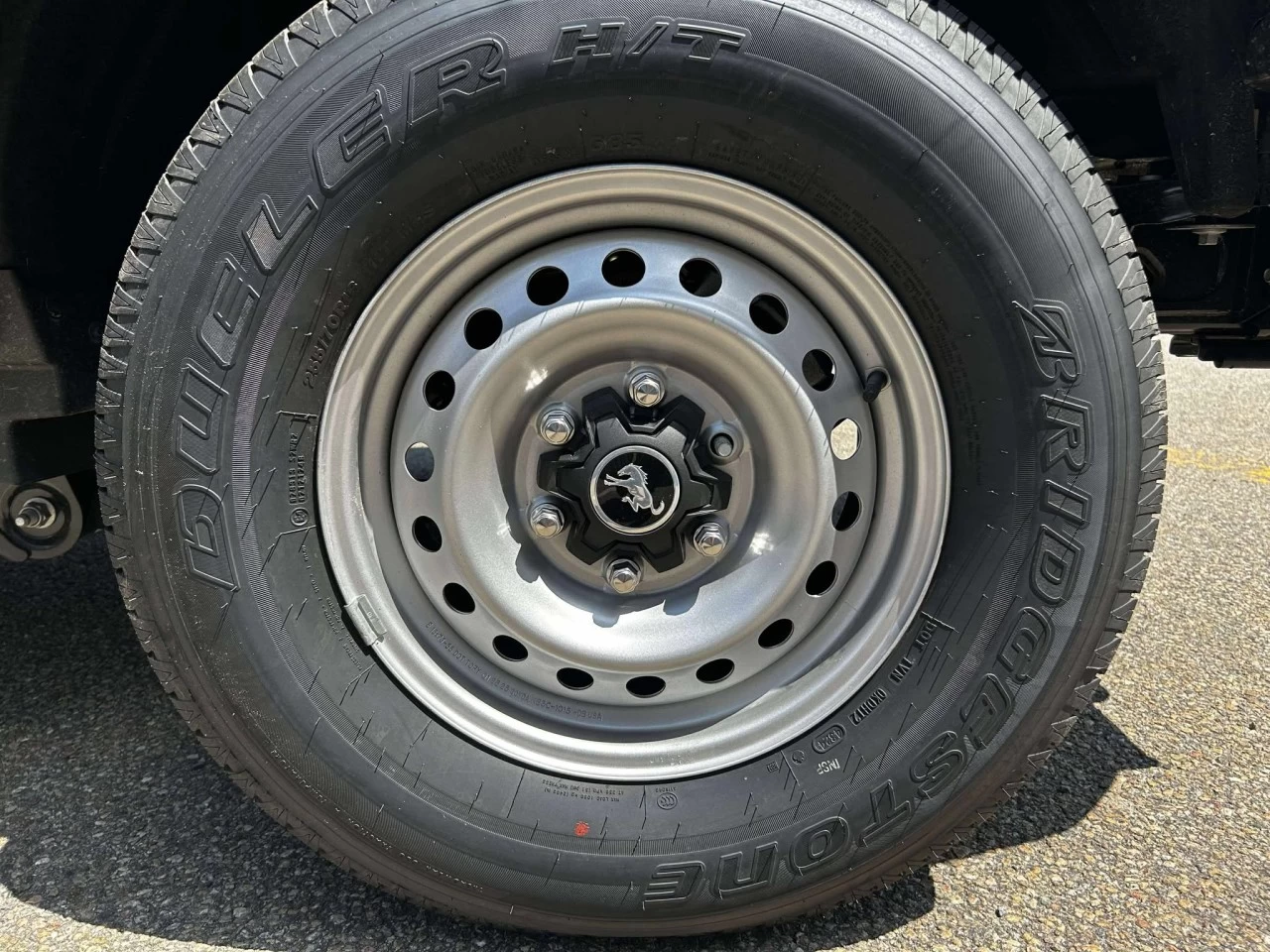 2025 Ford Bronco Base Main Image
