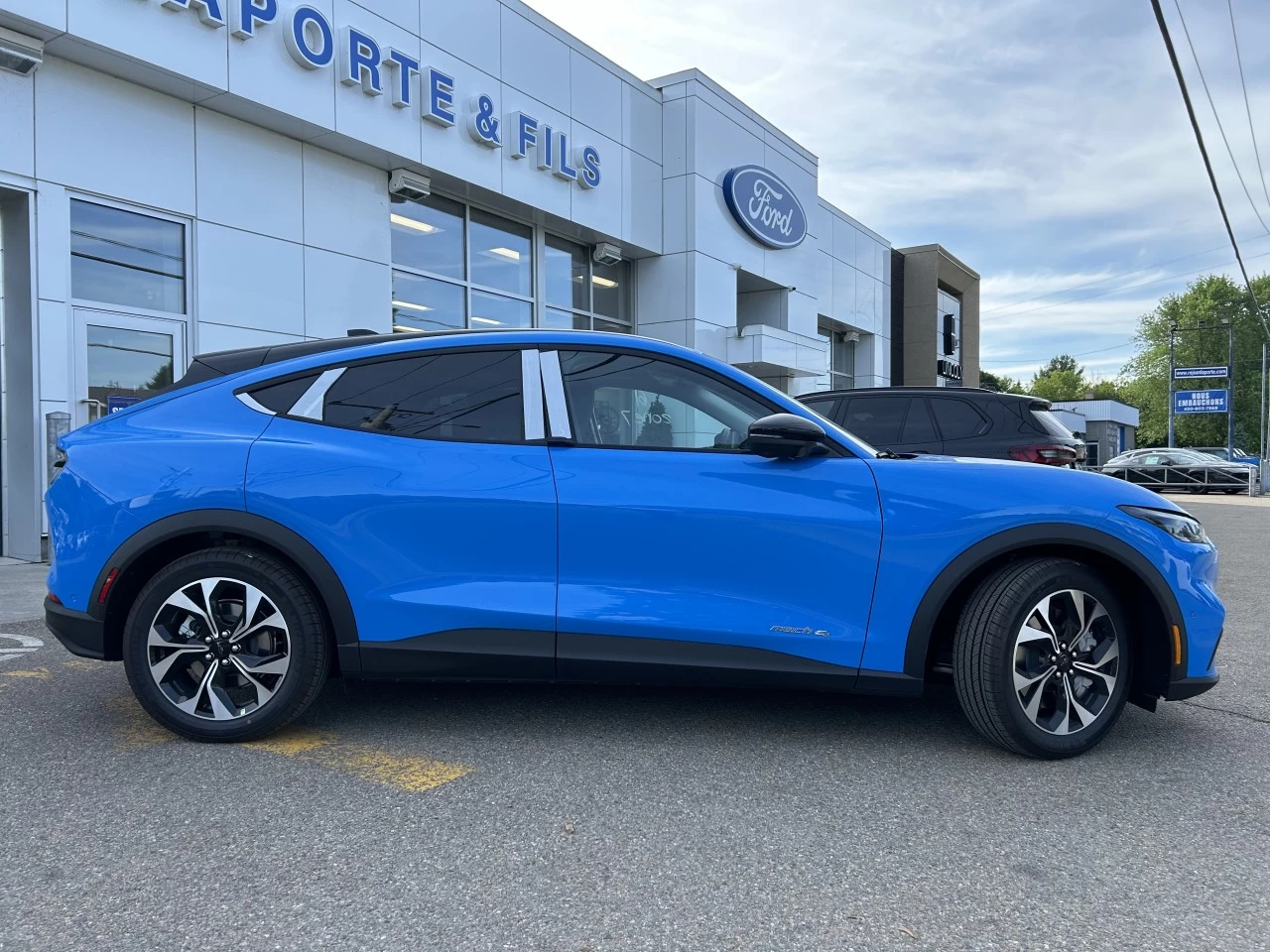 2024 Ford Mustang Mach-E Select AWD https://www.st-norbertford.com/resize/b990ff35b810a3abc0cc817b2ca24889-1