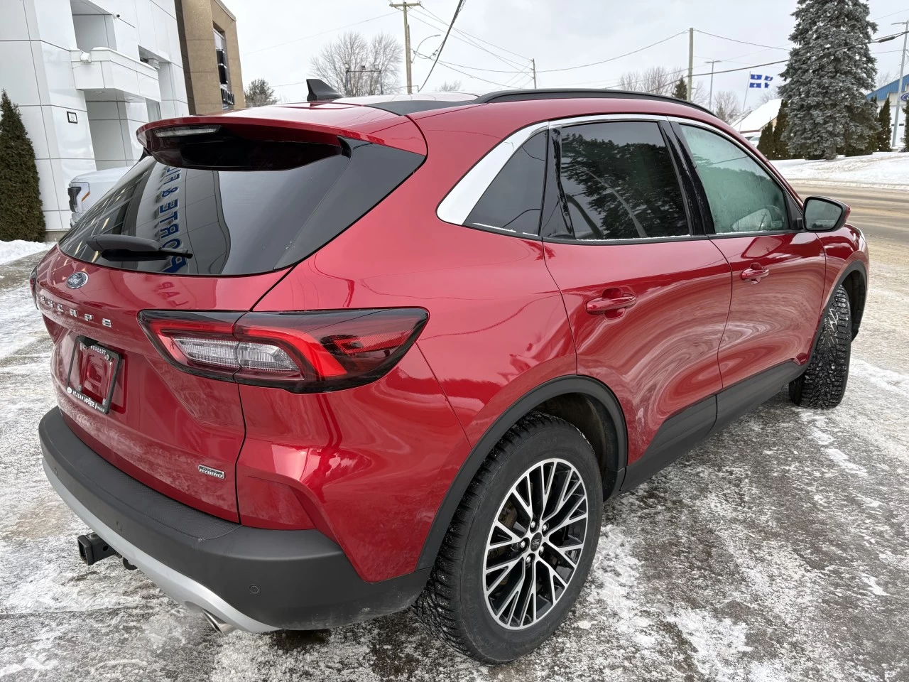 2023 Ford Escape PHEV https://www.st-norbertford.com/resize/b990ff35b810a3abc0cc817b2ca24889-1