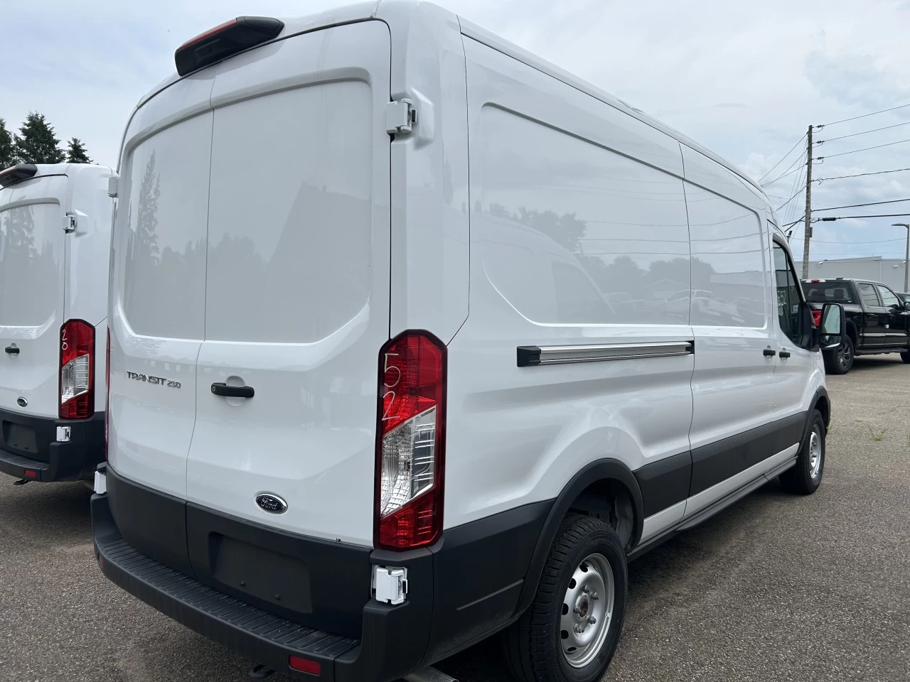 2025 Ford Transit fourgon utilitaire T-250 148" Med Rf 9070 GVWR RWD Main Image