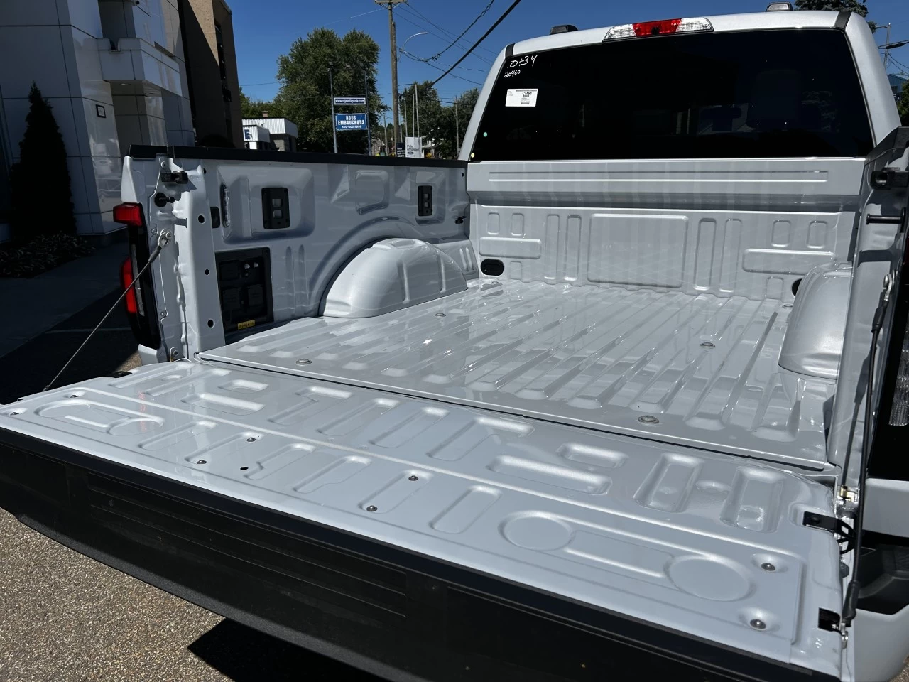 2025 Ford F-150 Lightning FLASH https://www.st-norbertford.com/resize/b990ff35b810a3abc0cc817b2ca24889-1