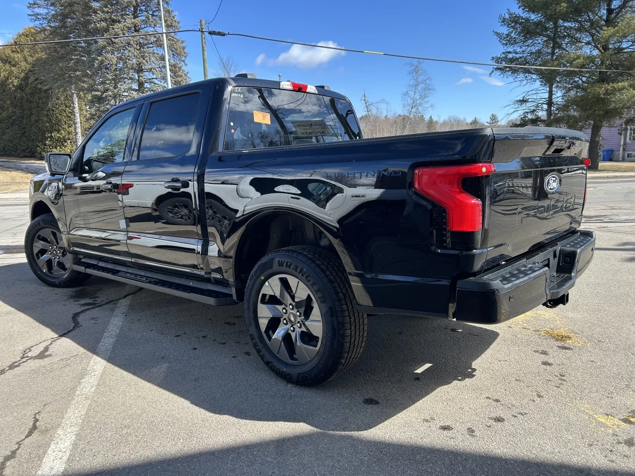 2025 Ford F-150 Lightning Flash 4WD https://www.st-norbertford.com/resize/b990ff35b810a3abc0cc817b2ca24889-1