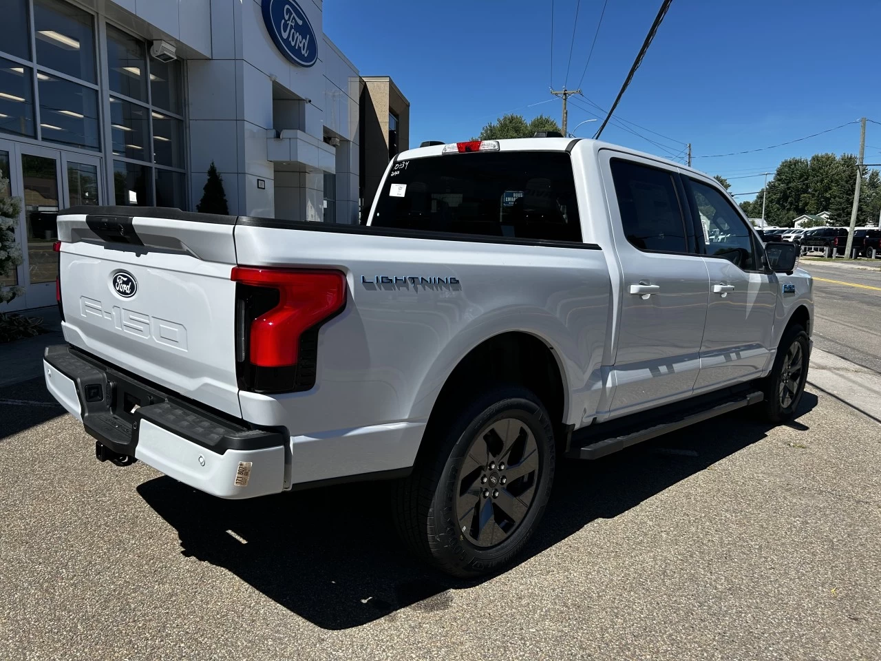 2025 Ford F-150 Lightning FLASH https://www.st-norbertford.com/resize/b990ff35b810a3abc0cc817b2ca24889-1