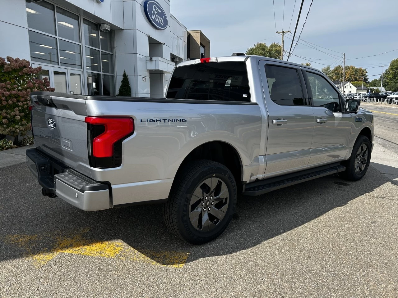 2025 Ford F-150 Lightning FLASH https://www.st-norbertford.com/resize/b990ff35b810a3abc0cc817b2ca24889-1