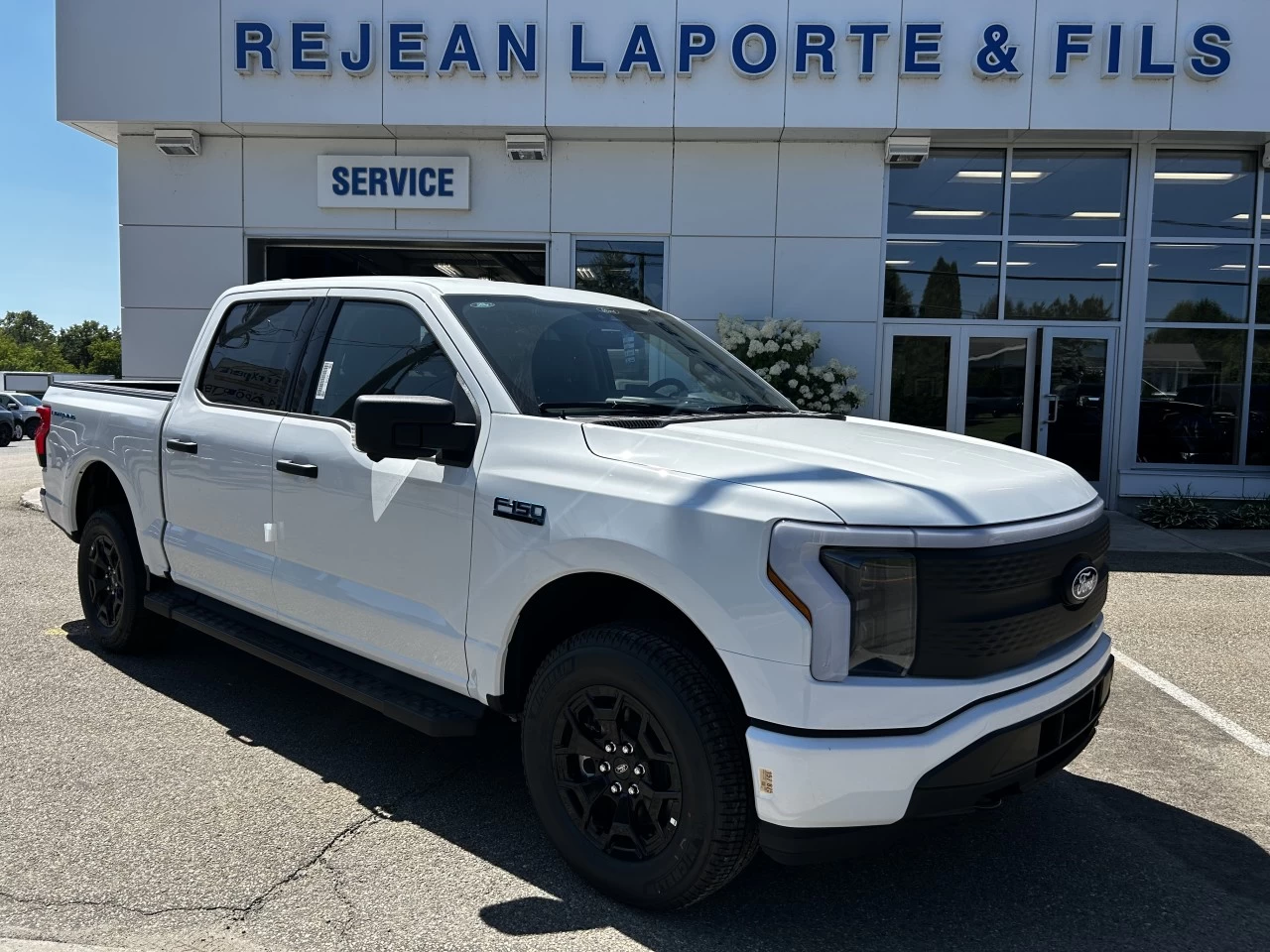 2025 Ford F-150 Lightning XLT https://www.st-norbertford.com/resize/b990ff35b810a3abc0cc817b2ca24889-1
