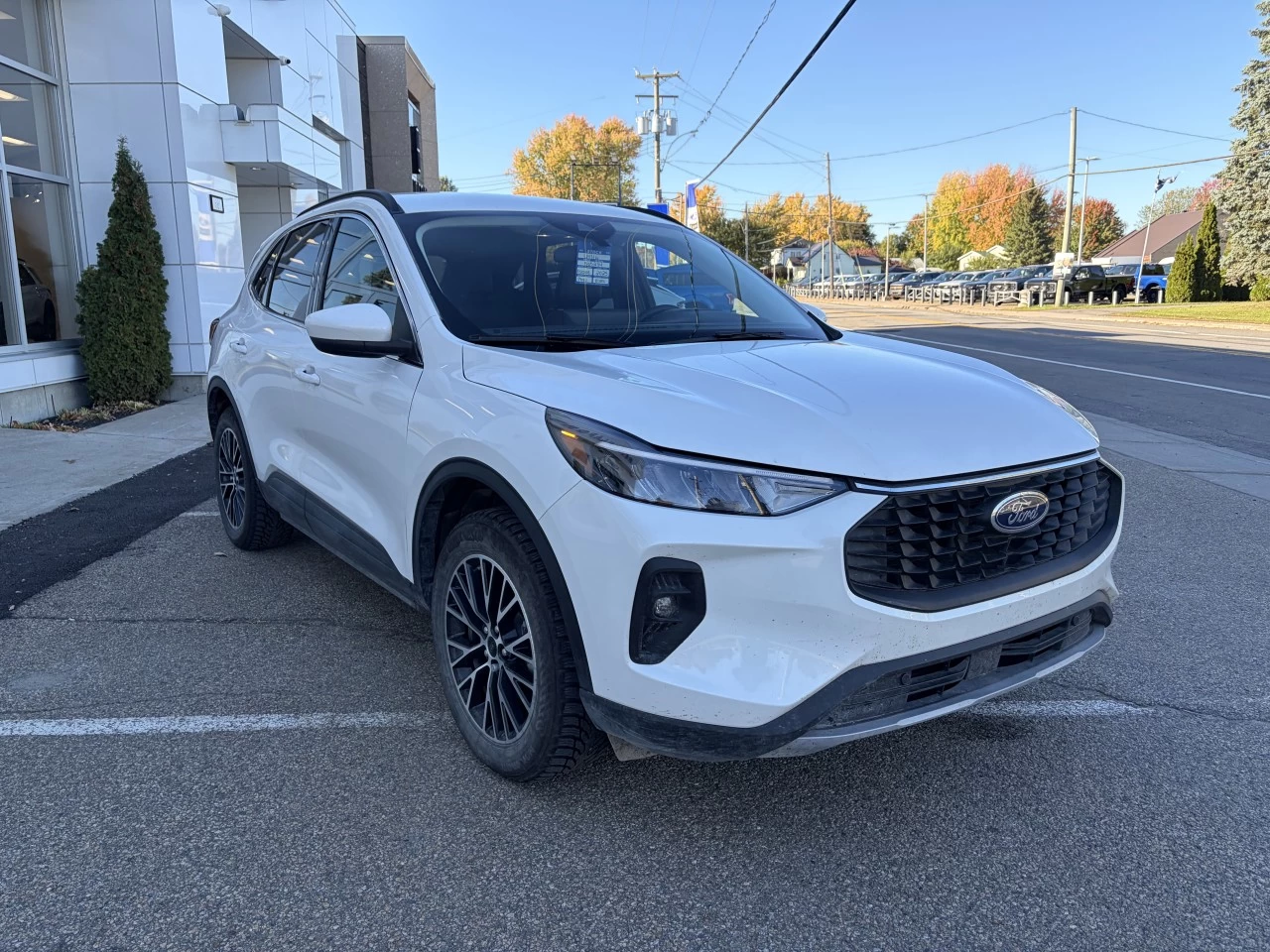 2025 Ford Escape PHEV https://www.st-norbertford.com/resize/b990ff35b810a3abc0cc817b2ca24889-1