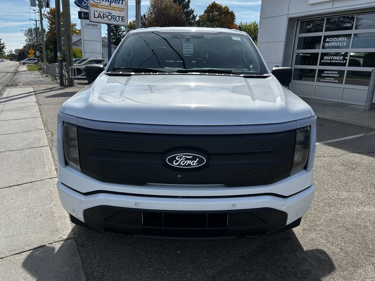 2025 Ford F-150 Lightning FLASH https://www.st-norbertford.com/resize/b990ff35b810a3abc0cc817b2ca24889-1