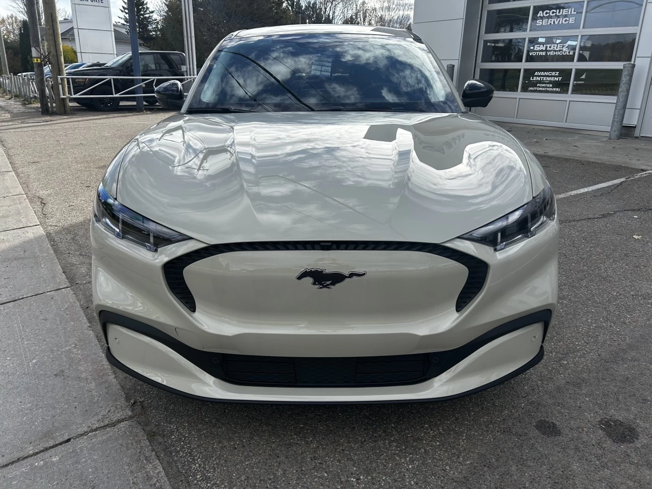 2025 Ford Mustang Mach-E SELECT AWD https://www.st-norbertford.com/resize/b990ff35b810a3abc0cc817b2ca24889-1