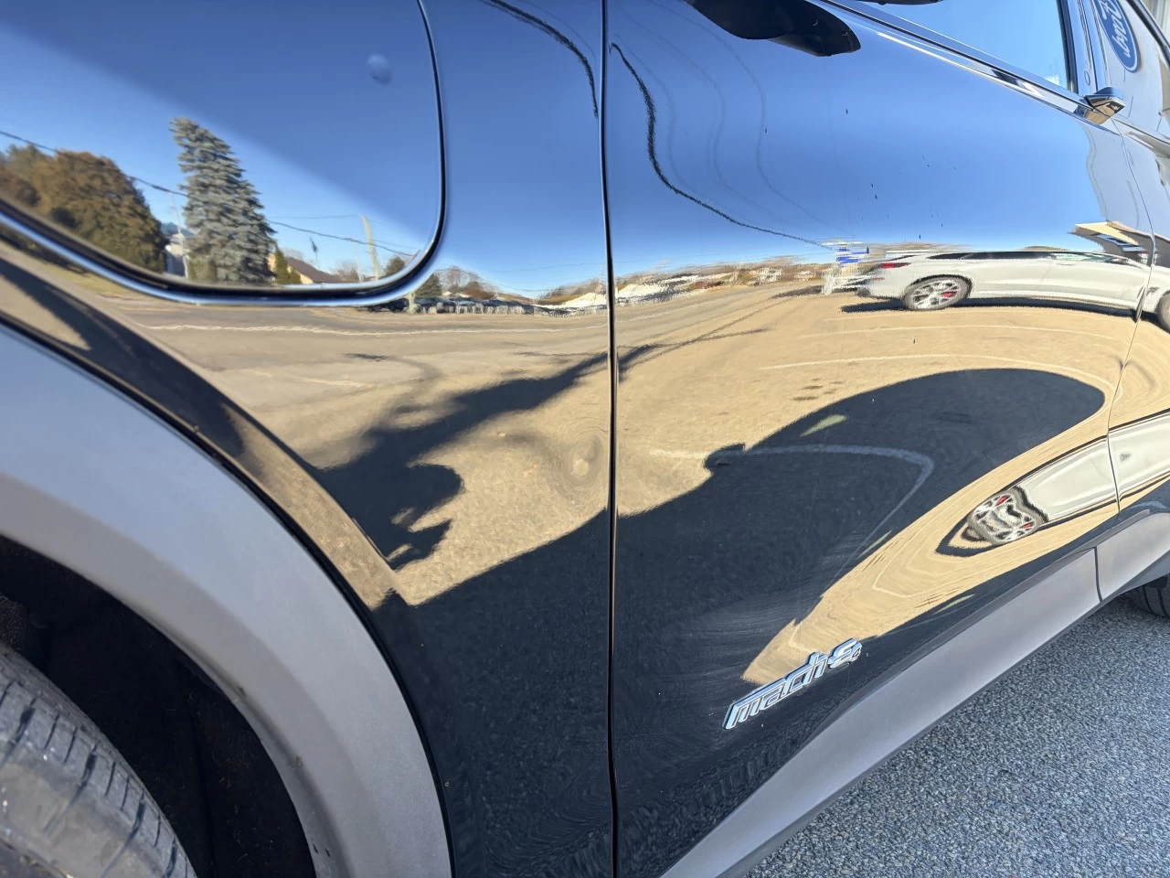 2025 Ford Mustang Mach-E SELECT TAPIS RECHARGE SANS FIL SIÈGES AVANT CHAUFFANT https://www.st-norbertford.com/resize/b990ff35b810a3abc0cc817b2ca24889-1