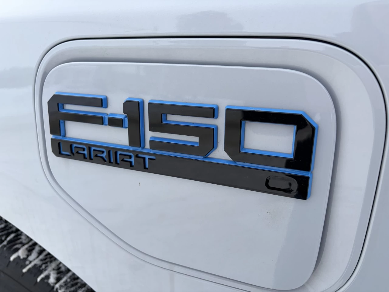 2025 Ford F-150 Lightning LARIAT TOIT OUVRANT SYNC4A BATTERIE LONGUE DURÉE 131KWH https://www.st-norbertford.com/resize/b990ff35b810a3abc0cc817b2ca24889-1