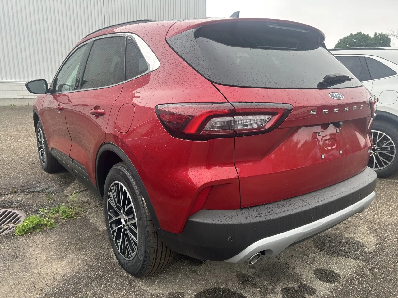 2025 Ford Escape PHEV https://www.st-norbertford.com/resize/b990ff35b810a3abc0cc817b2ca24889-1