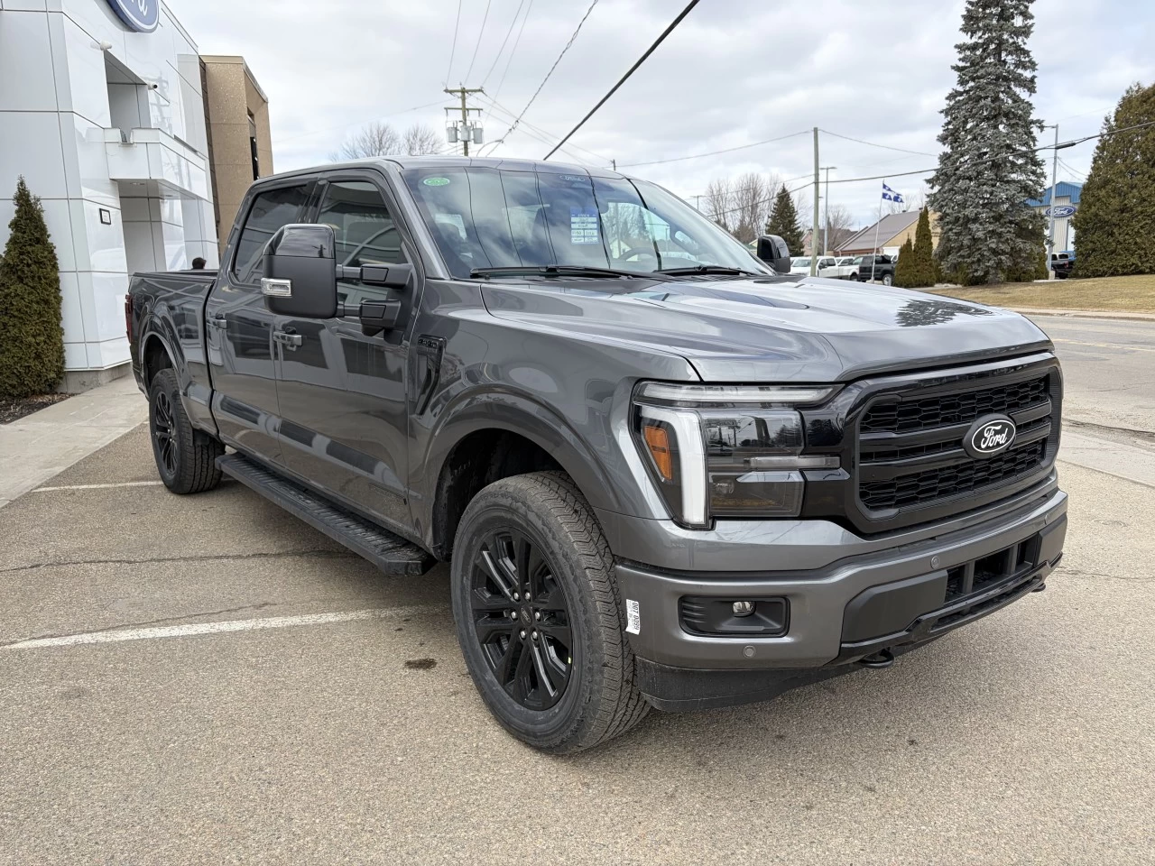 2026 Ford F-150 LARIAT https://www.st-norbertford.com/resize/b990ff35b810a3abc0cc817b2ca24889-1