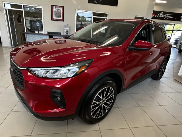 Ford Escape PHEV 2025