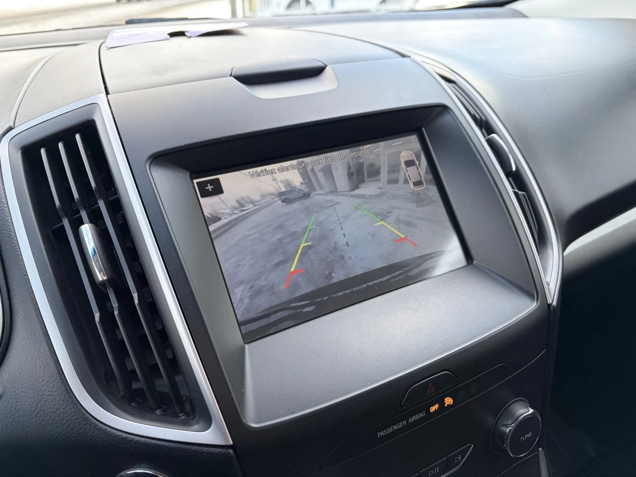 2019 Ford Edge SEL https://www.st-norbertford.com/resize/b990ff35b810a3abc0cc817b2ca24889-1