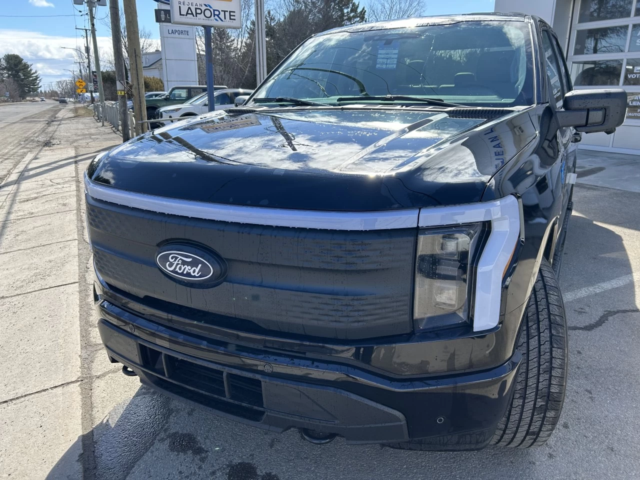 2025 Ford F-150 Lightning Flash 4WD https://www.st-norbertford.com/resize/b990ff35b810a3abc0cc817b2ca24889-1