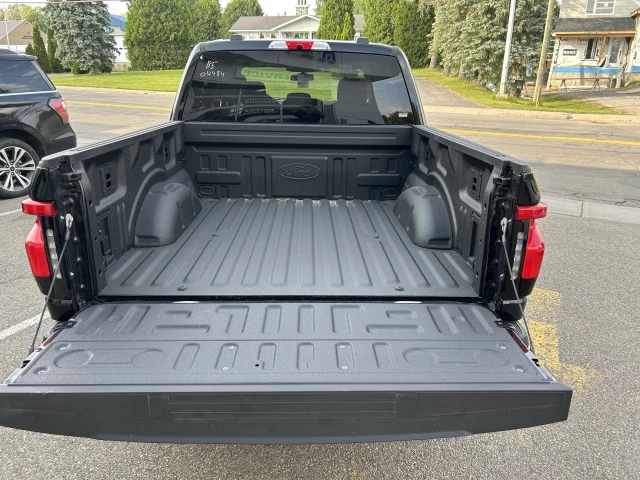 Ford F-150 Lightning XLT 2025