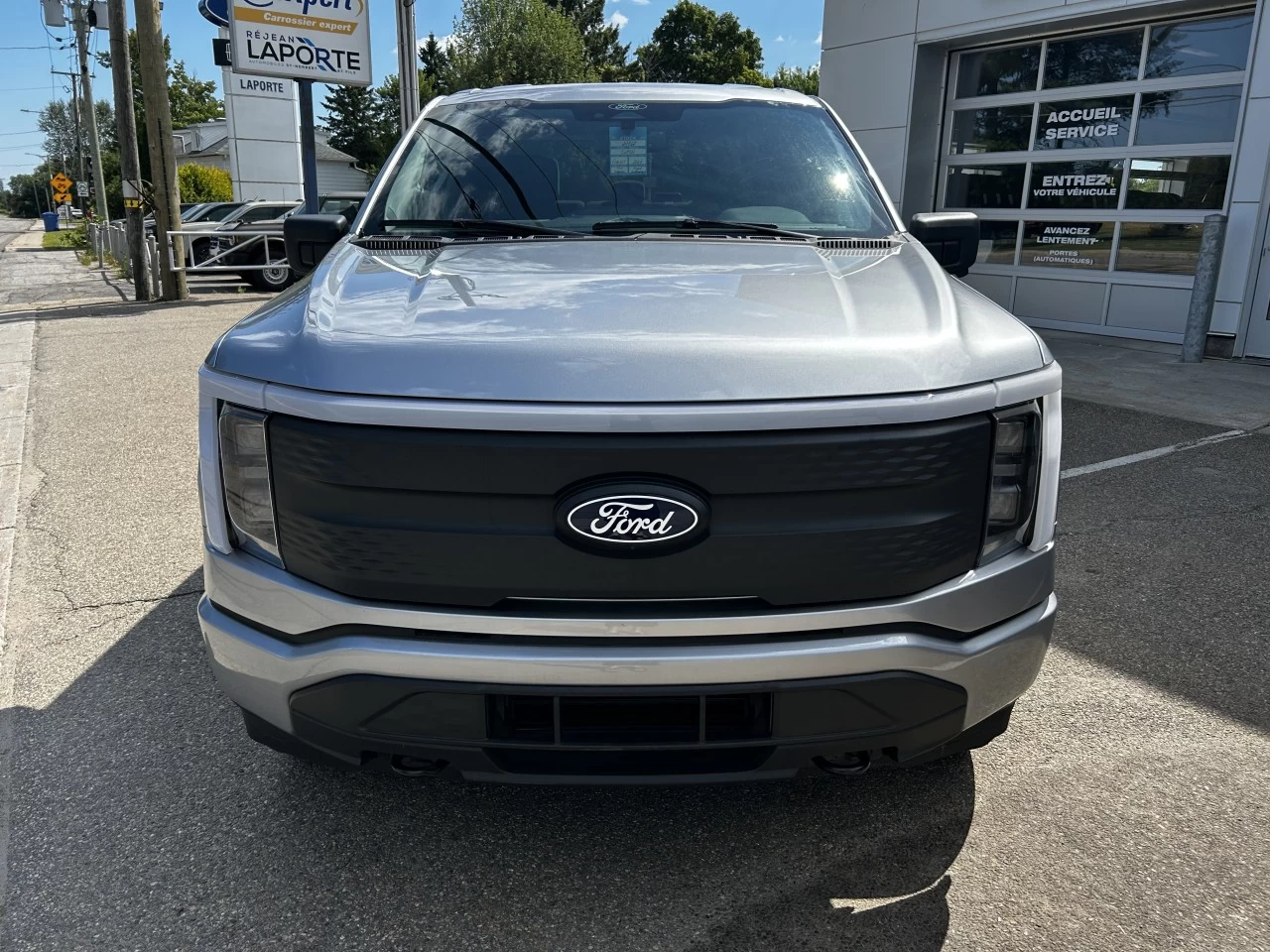 2024 Ford F-150 Lightning XLT 4x4 https://www.st-norbertford.com/resize/b990ff35b810a3abc0cc817b2ca24889-1