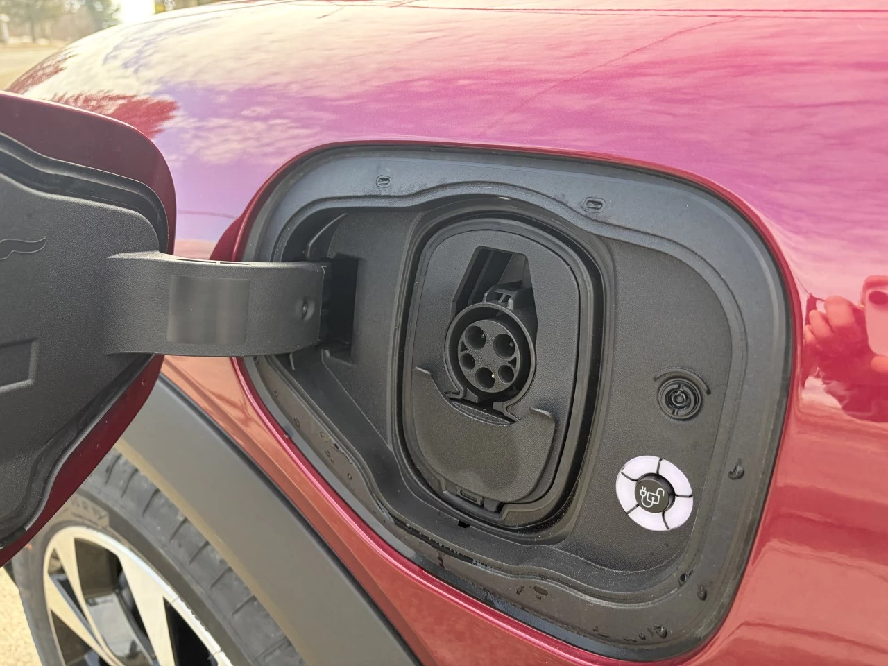 2025 Ford Mustang Mach-E SELECT https://www.st-norbertford.com/resize/b990ff35b810a3abc0cc817b2ca24889-1