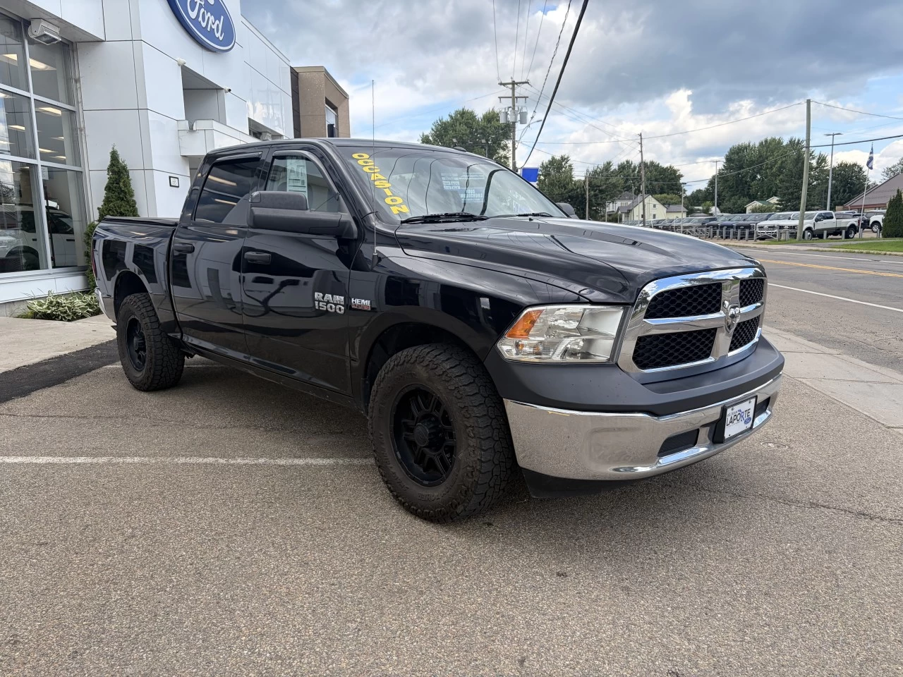 2016 Ram 1500 ST 4X4 V8 https://www.st-norbertford.com/resize/b990ff35b810a3abc0cc817b2ca24889-1