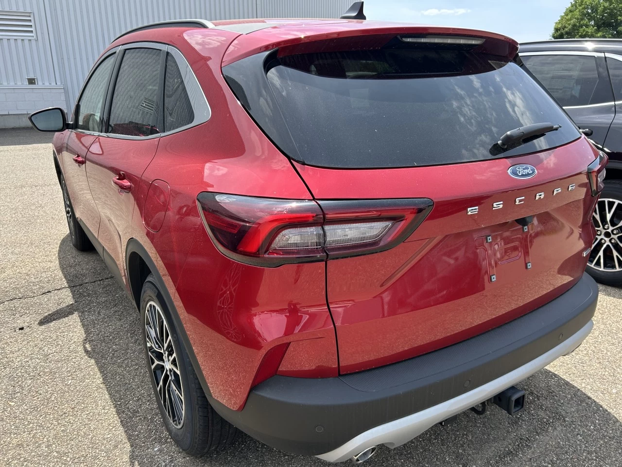 2025 Ford Escape PHEV FWD https://www.st-norbertford.com/resize/b990ff35b810a3abc0cc817b2ca24889-1