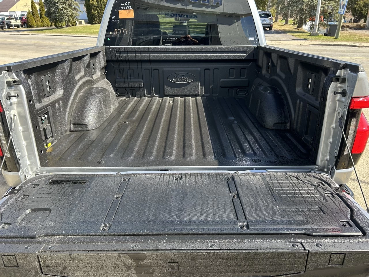 2025 Ford F-150 Lightning FLASH https://www.st-norbertford.com/resize/b990ff35b810a3abc0cc817b2ca24889-1