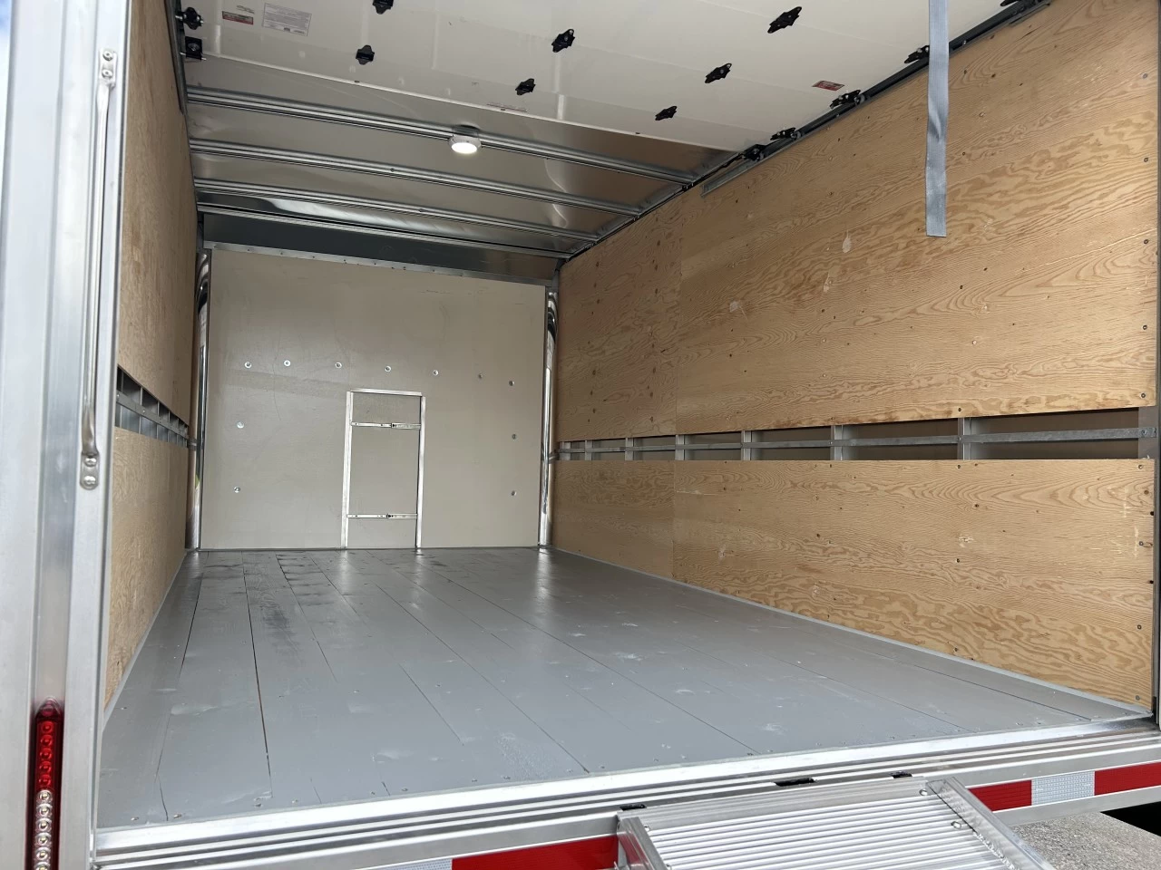 2024 Ford Transit-350 HD T-350 RWD 9950 GVWR DRW Image principale