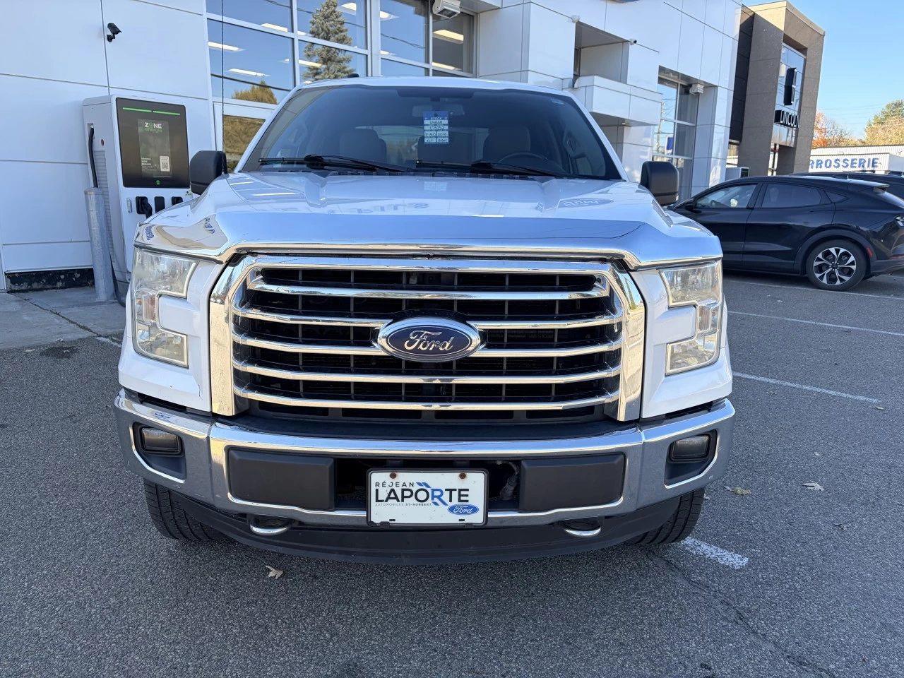 2016 Ford F-150 XLT https://www.st-norbertford.com/resize/b990ff35b810a3abc0cc817b2ca24889-1