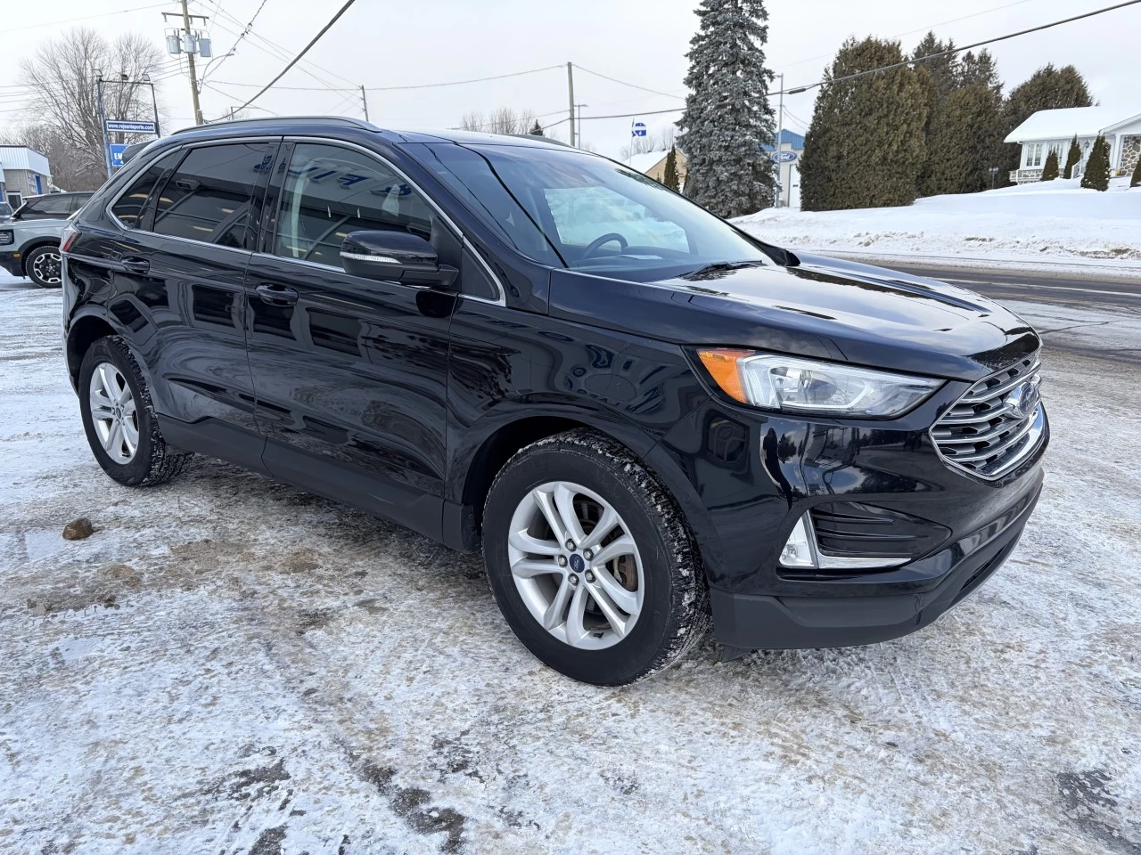 2019 Ford Edge SEL https://www.st-norbertford.com/resize/b990ff35b810a3abc0cc817b2ca24889-1