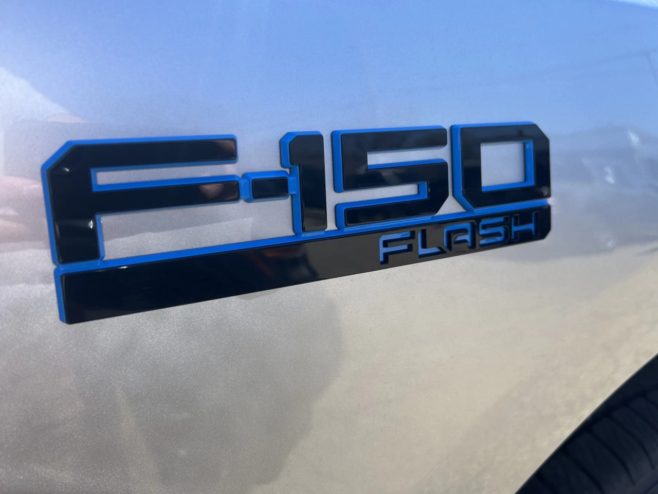 2025 Ford F-150 Lightning FLASH https://www.st-norbertford.com/resize/b990ff35b810a3abc0cc817b2ca24889-1