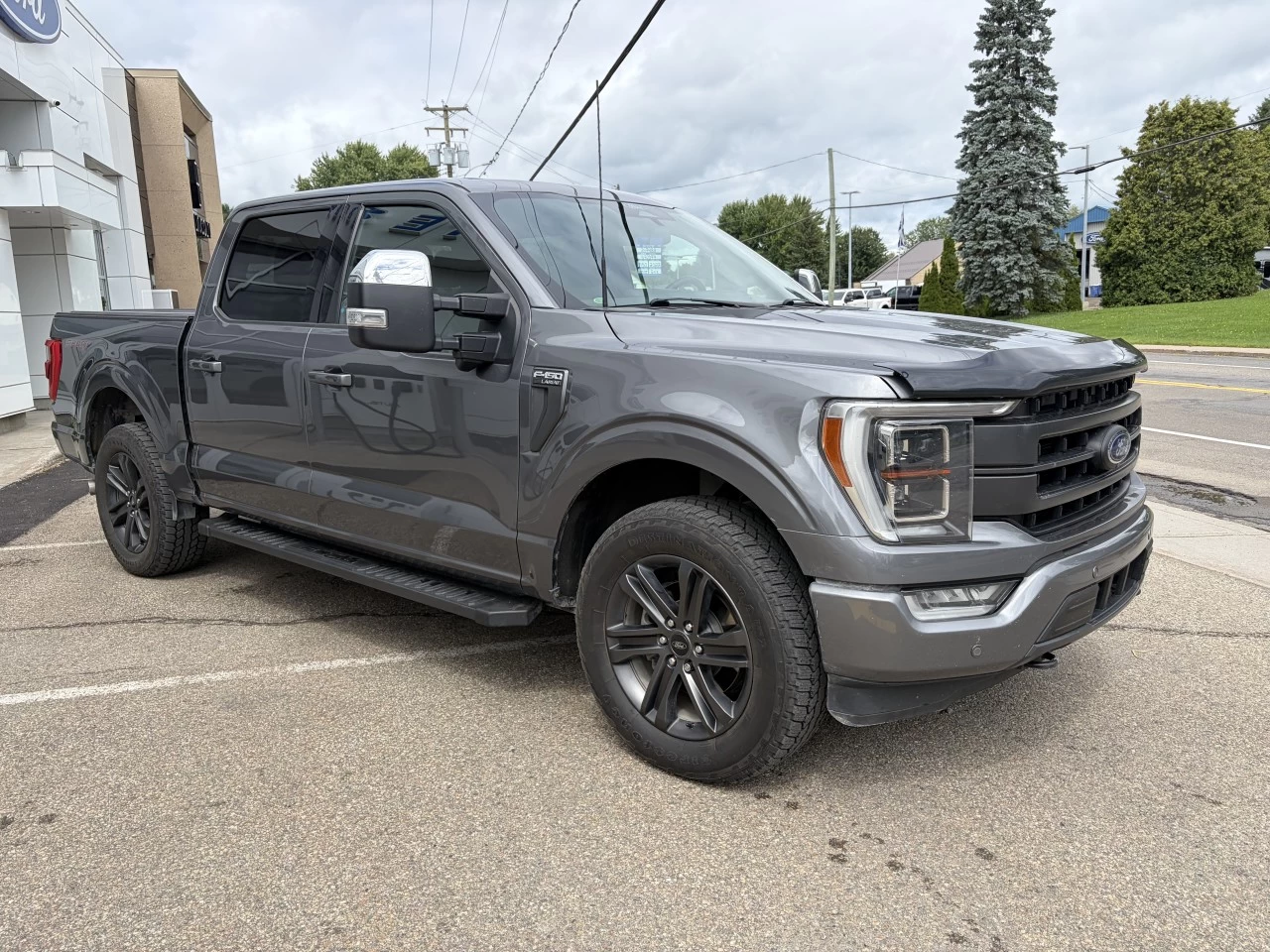 2022 Ford F-150 LARIAT https://www.st-norbertford.com/resize/b990ff35b810a3abc0cc817b2ca24889-1