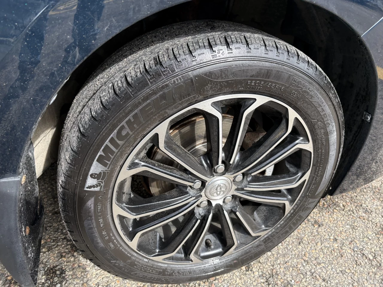 2018 Toyota Corolla LE Main Image