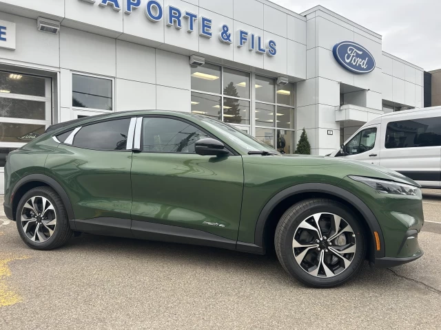 Ford Mustang Mach-E SELECT AWD 2025