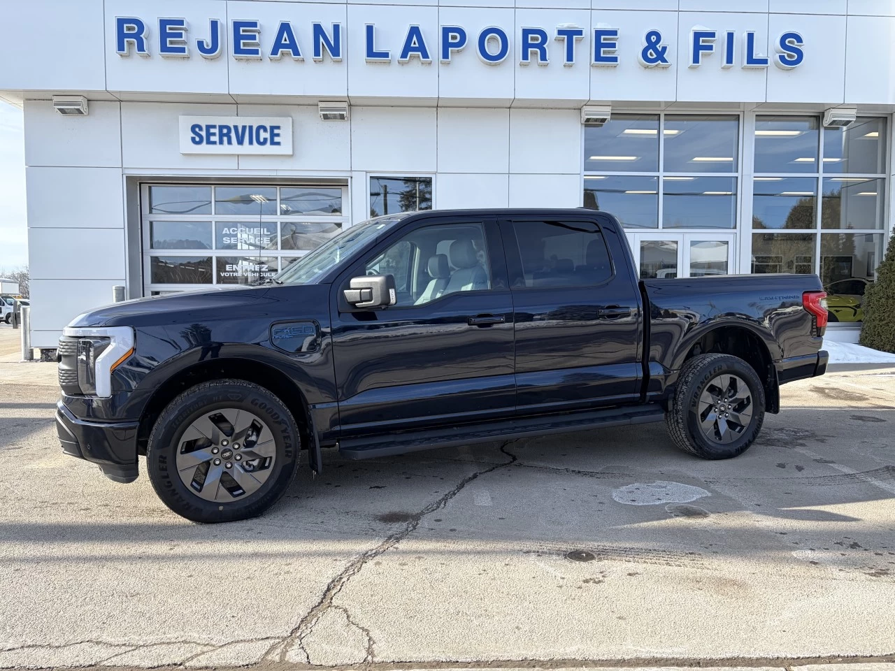 2025 Ford F-150 Lightning FLASH 312A BATTERIE LONGUE DURÉE ENSEMBLE REMORQUAGE MAX https://www.st-norbertford.com/resize/b990ff35b810a3abc0cc817b2ca24889-1