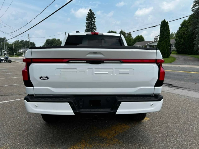 Ford F-150 Lightning LARIAT 2025