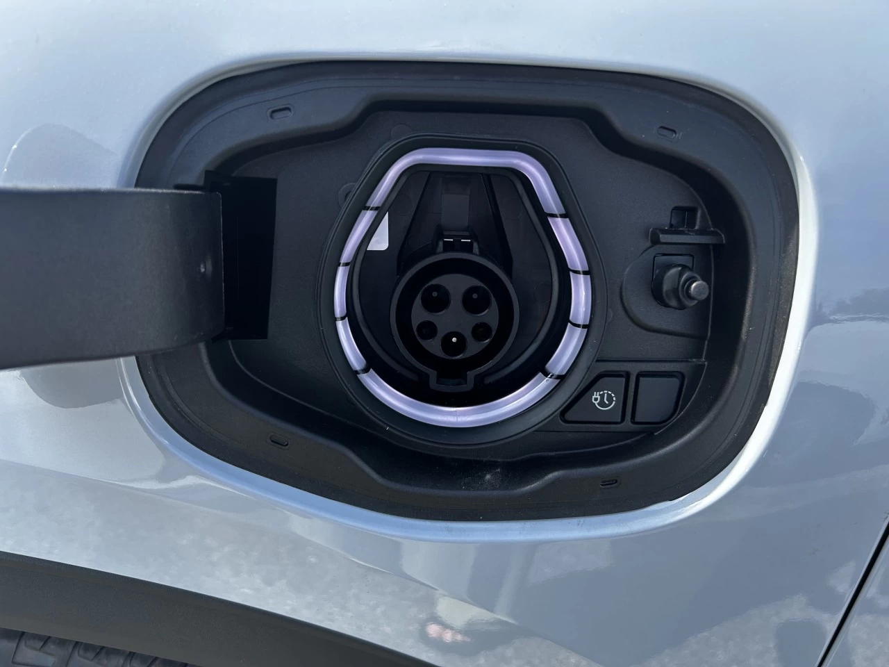 2025 Ford Escape PHEV https://www.st-norbertford.com/resize/b990ff35b810a3abc0cc817b2ca24889-1