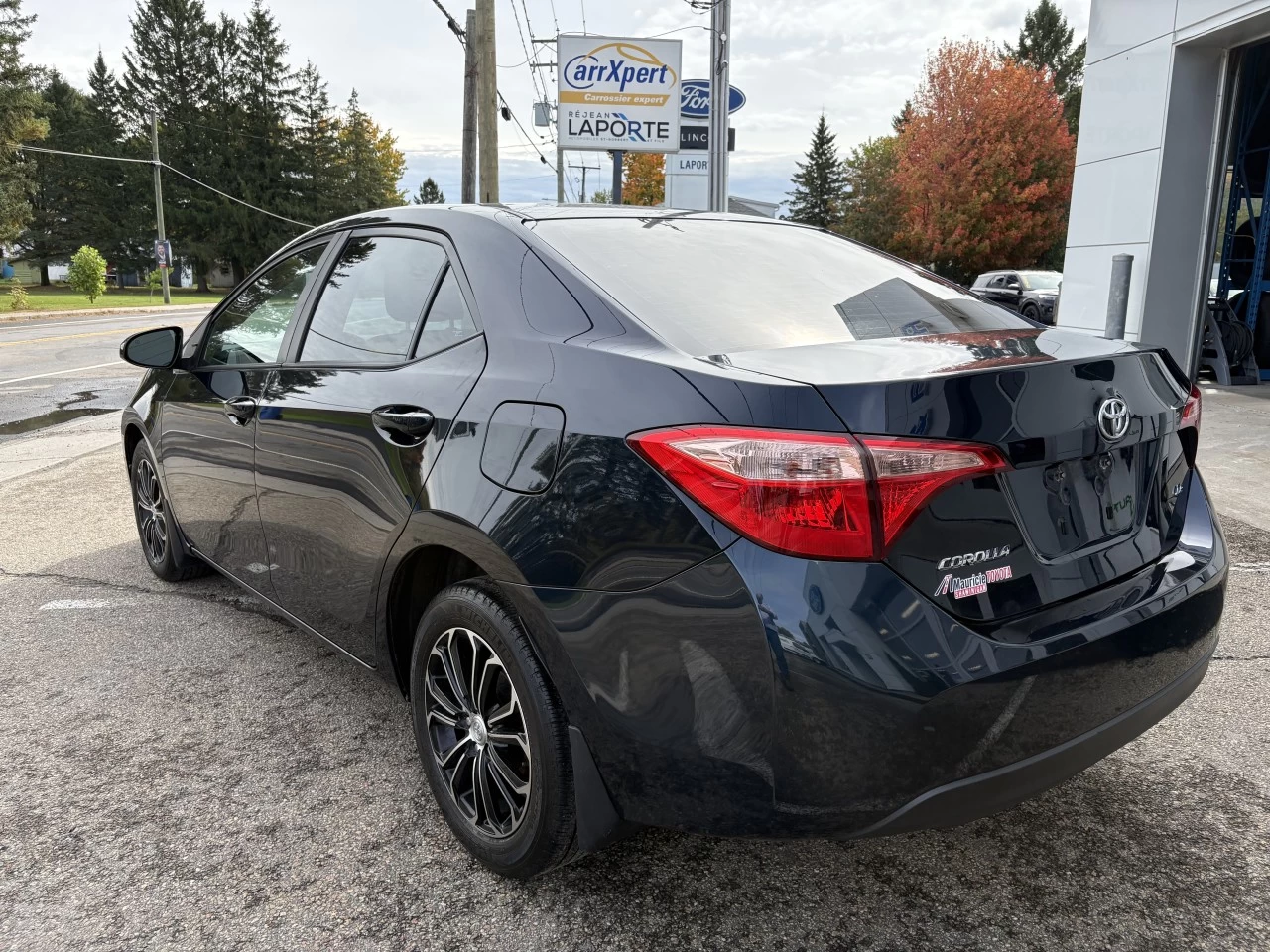 2018 Toyota Corolla LE Main Image