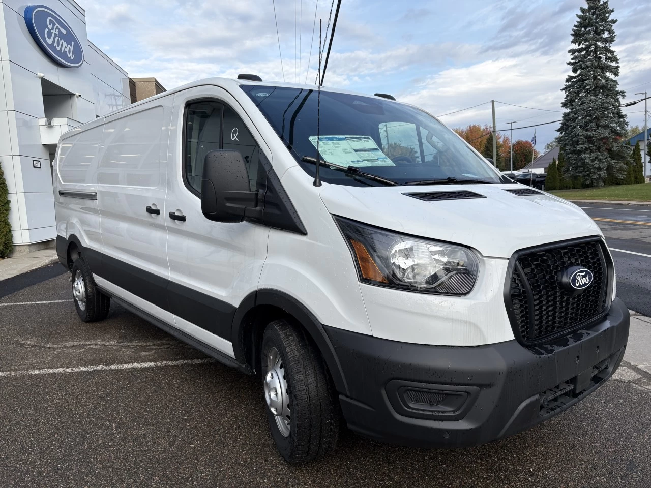 2026 Ford Transit fourgon utilitaire Toit bas 148 RWD T-250 Low Rf 9070 GVWR RWD Main Image