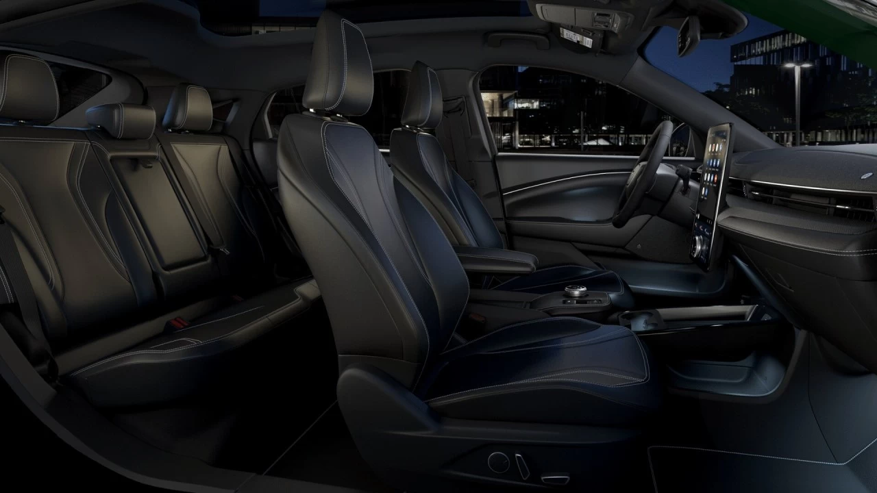 2024 Ford Mustang Mach-E Premium AWD Image principale