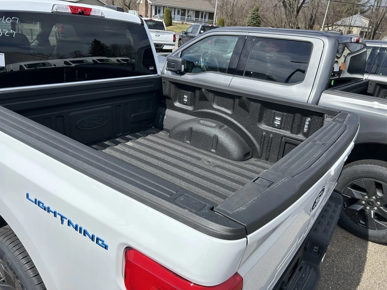 2025 Ford F-150 Lightning FLASH https://www.st-norbertford.com/resize/b990ff35b810a3abc0cc817b2ca24889-1