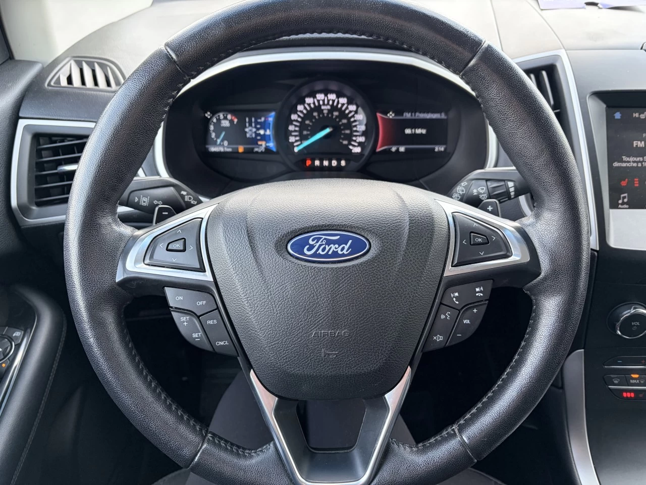 2019 Ford Edge SEL https://www.st-norbertford.com/resize/b990ff35b810a3abc0cc817b2ca24889-1