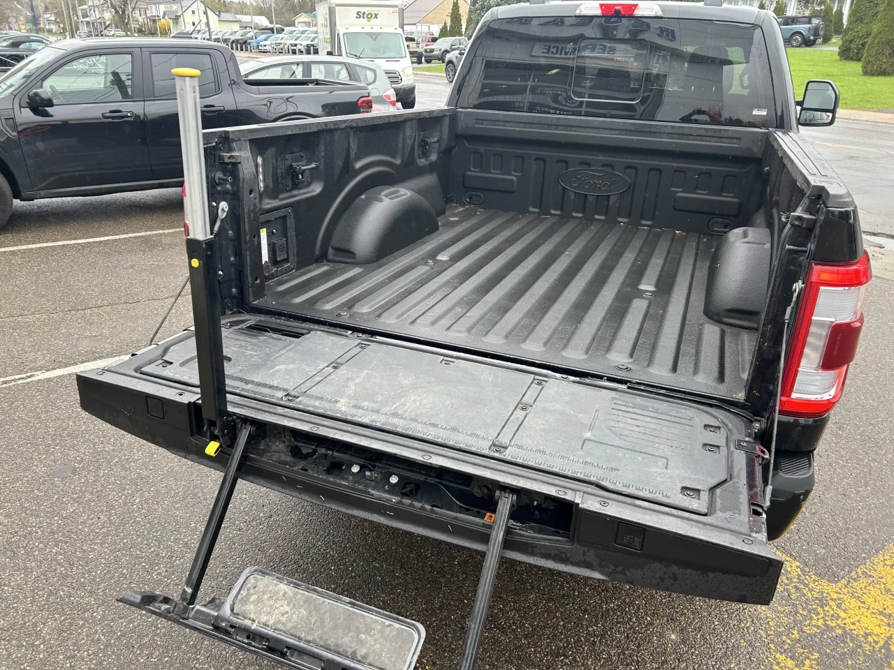 2023 Ford F-150 LARIAT Main Image