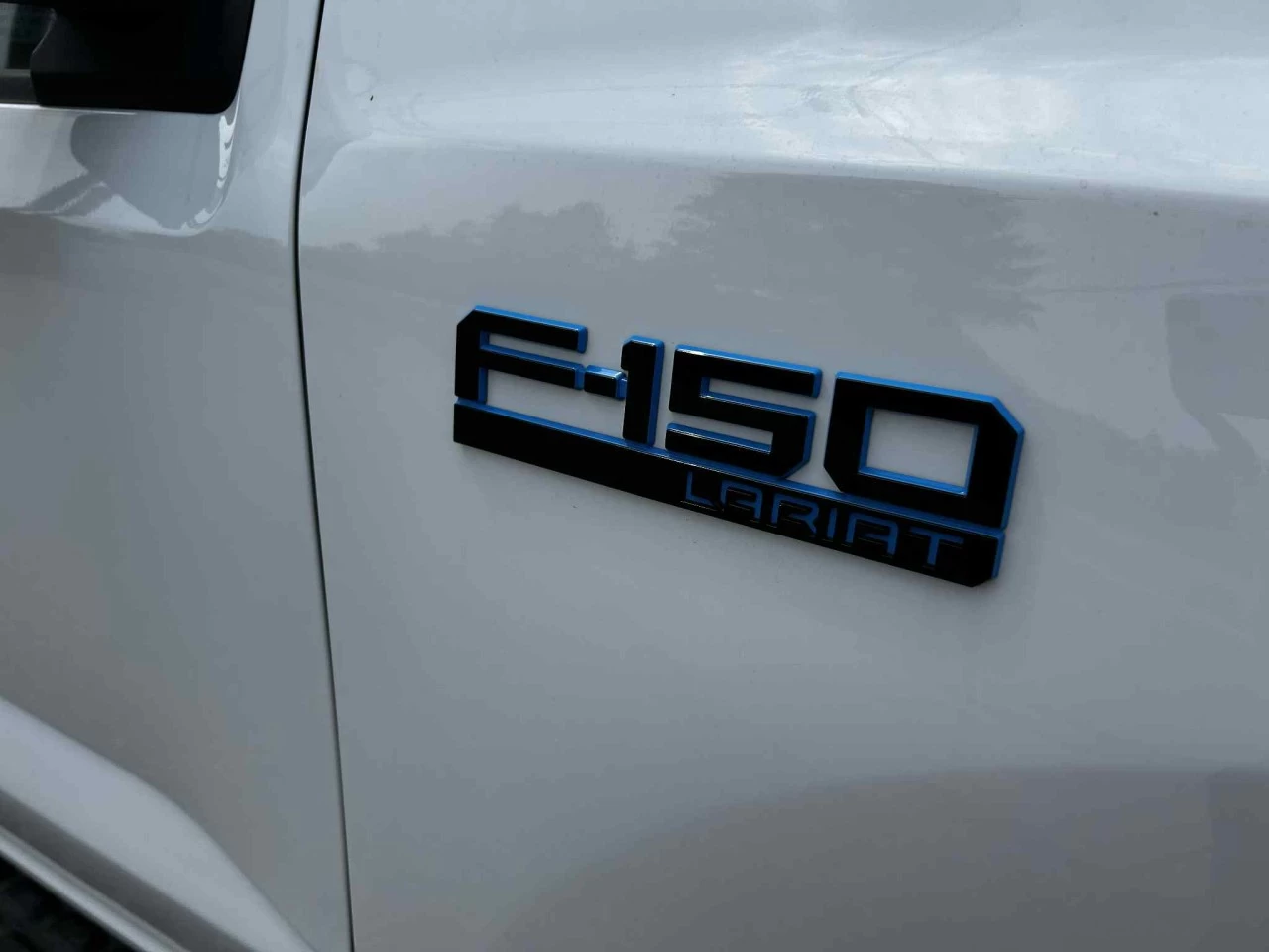 2025 Ford F-150 Lightning LARIAT https://www.st-norbertford.com/resize/b990ff35b810a3abc0cc817b2ca24889-1