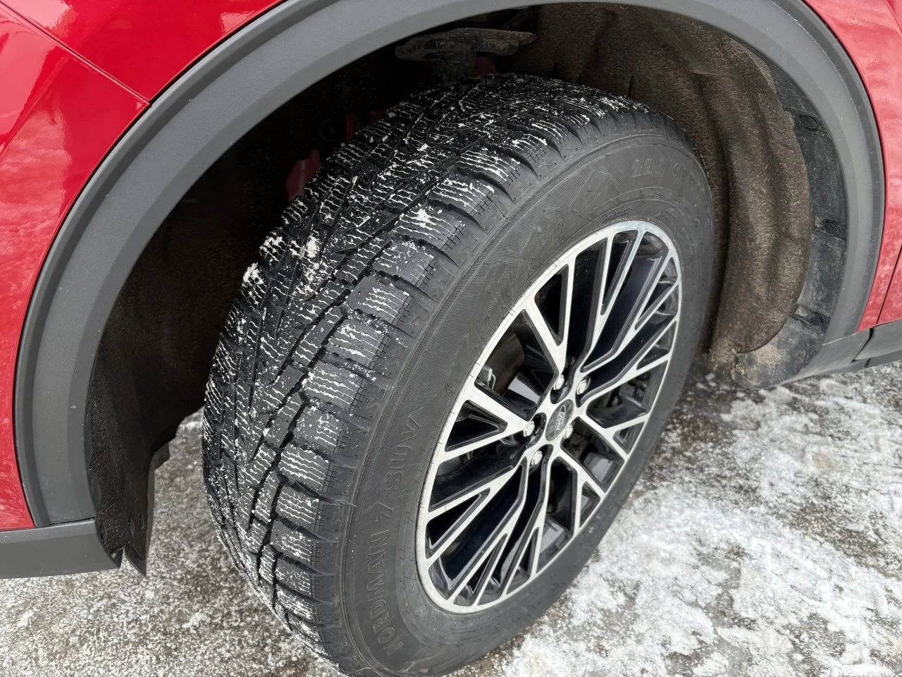 2023 Ford Escape PHEV https://www.st-norbertford.com/resize/b990ff35b810a3abc0cc817b2ca24889-1