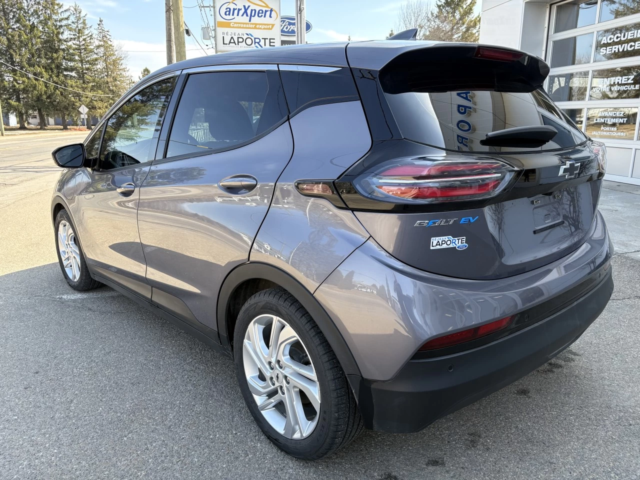 2022 Chevrolet Bolt EV  https://www.st-norbertford.com/resize/b990ff35b810a3abc0cc817b2ca24889-1