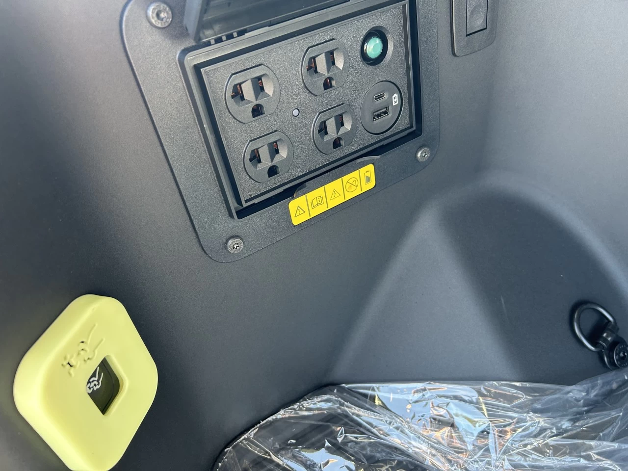 2025 Ford F-150 Lightning FLASH https://www.st-norbertford.com/resize/b990ff35b810a3abc0cc817b2ca24889-1